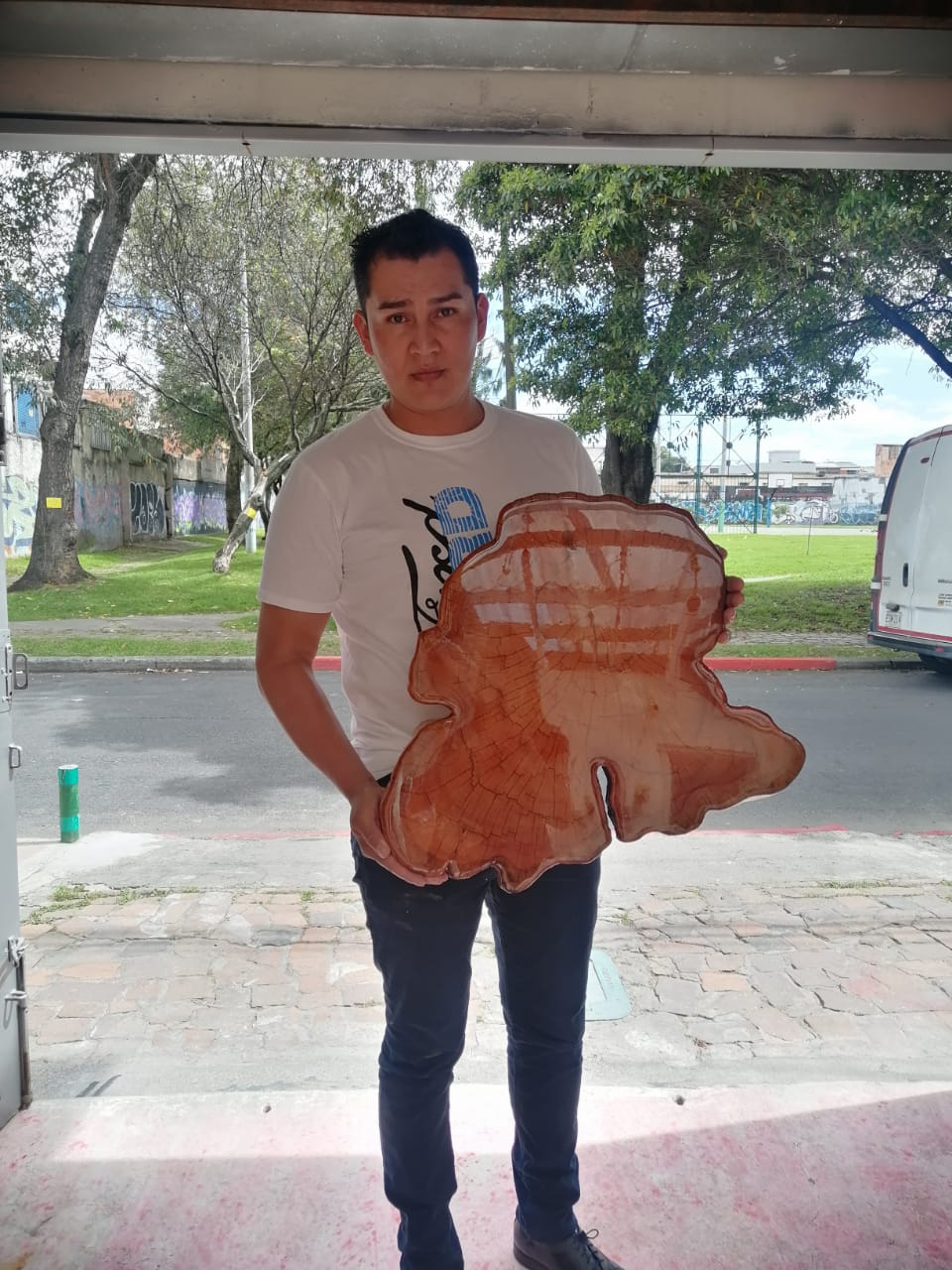mesas de madera rustica con resina